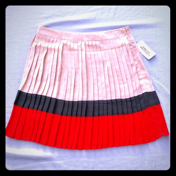 Forever 21 Dresses & Skirts - Pleated tricolor skirt by Forever 21 NWT Forever 21 Dresses & Skirts - Pleated tricolor skirt by Forever 21 NWT